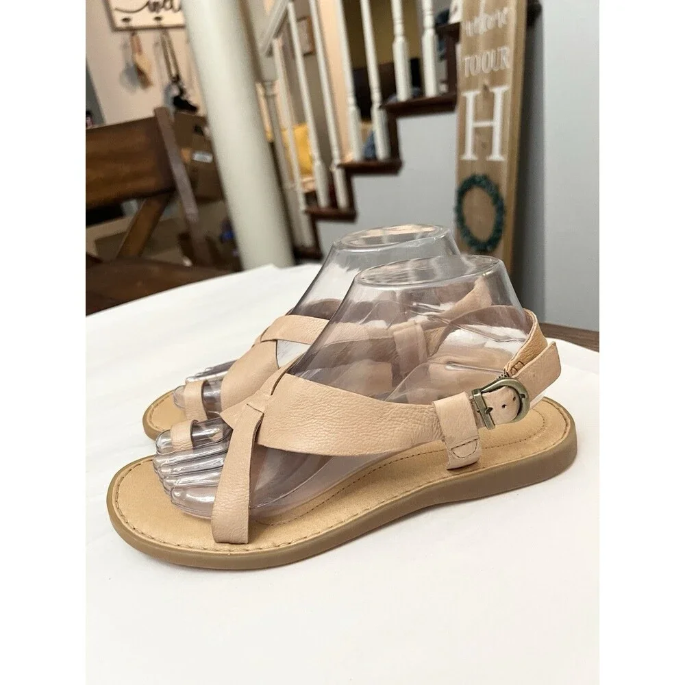Born Inya Strappy Sandals Women Size 8M Leather Crossover Toe Loop Flat